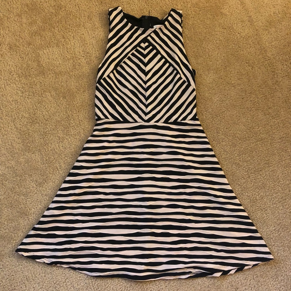 Dress - Picture 3 of 4